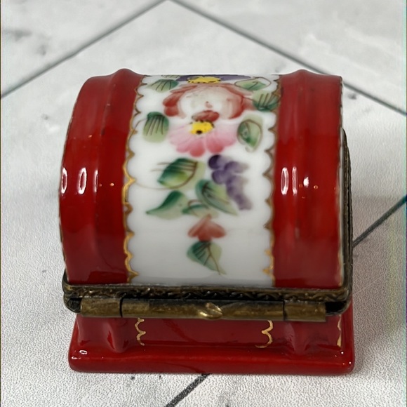 Limoges Box Pient Main France Genuine Authentic Trinket Box Stamp Box - Picture 3 of 6